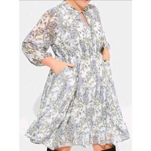 Torrid size 2 Mini Clip Dot Front Keyhole Dress Pristine Floral Print